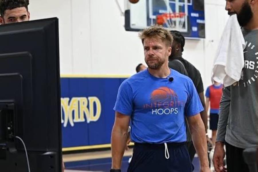Noah Laroche Basketball